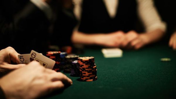ポーカー家の奮闘記